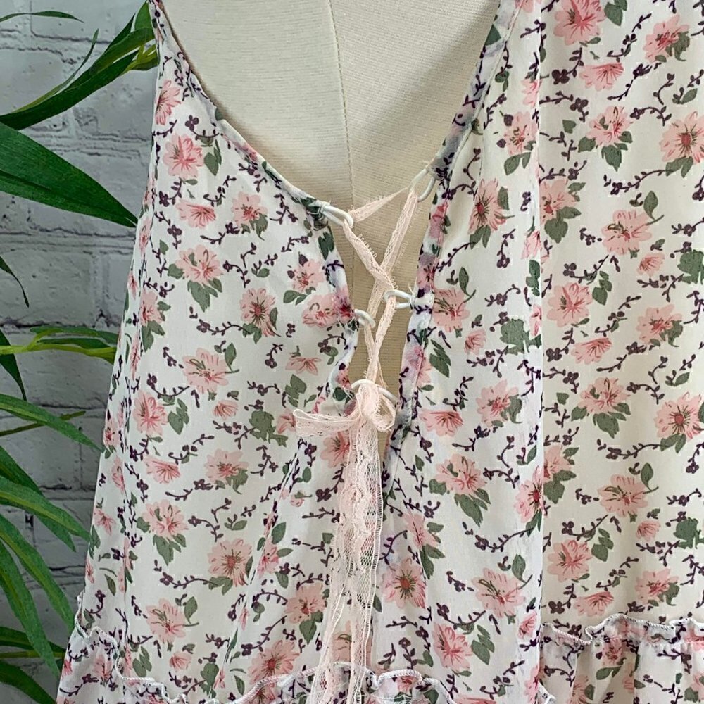 🎉Illa Illa White w/ Pink Floral Dress - Picture 4 of 7